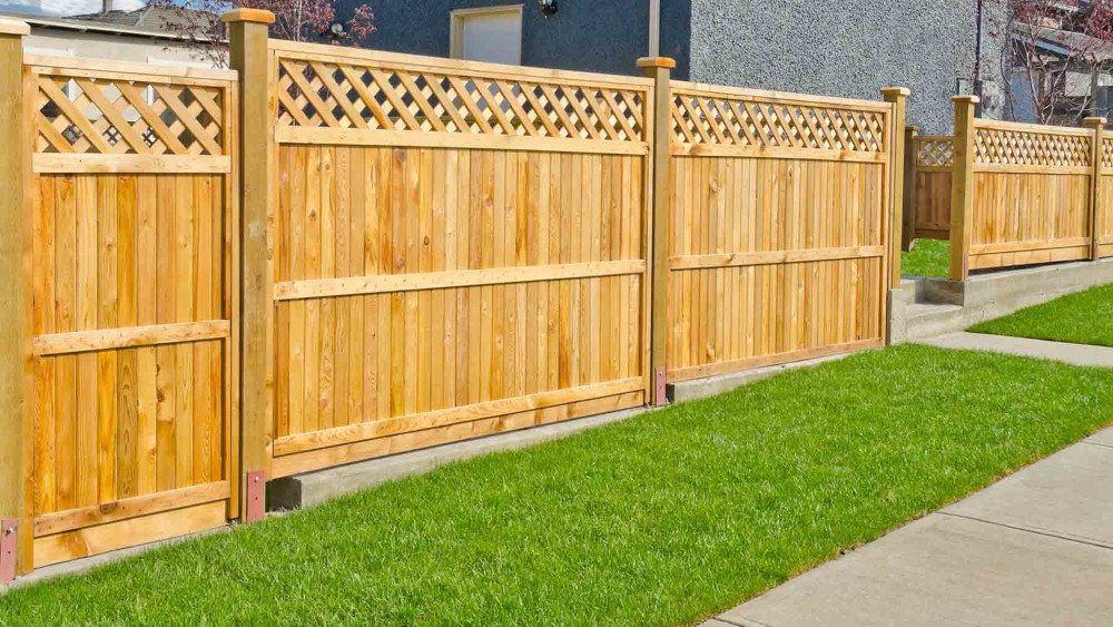 Lattice Topped Fence